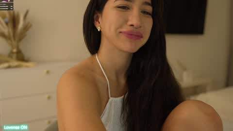 Snapshot of leoramallis chatting on 02-08-25, 06:33 Leora online show from 02-08-25, 06:33