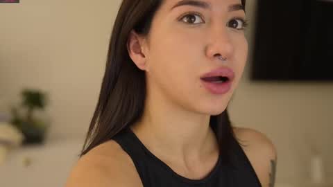 Snapshot of leoramallis chatting on 02-23-25, 04:46 Leora online show from 02-23-25, 04:46