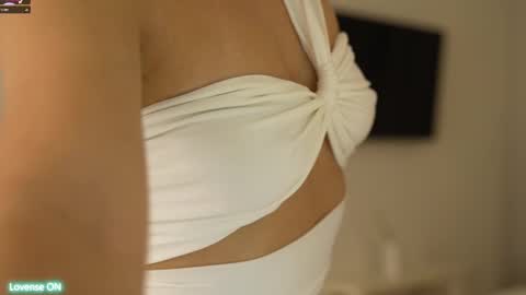 Snapshot of leoramallis chatting on 02-28-25, 04:10 Leora online show from 02-28-25, 04:10