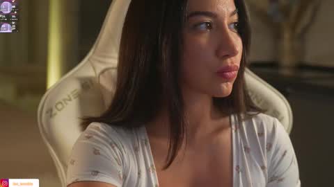 Snapshot of leoramallis chatting on 10-05-25, 05:00 Leora online show from 10-05-25, 05:00
