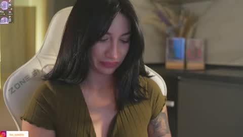 Snapshot of leoramallis chatting on 10-10-25, 05:12 Leora online show from 10-10-25, 05:12