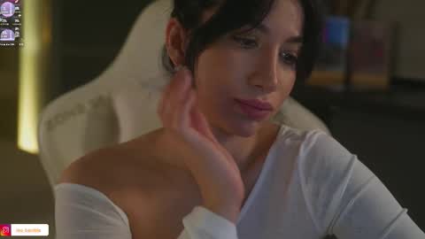Snapshot of leoramallis chatting on 10-17-25, 05:15 Leora online show from 10-17-25, 05:15