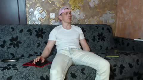 Snapshot of leoroman chatting on 05-08-26, 12:43 leoroman online show from 05-08-26, 12:43