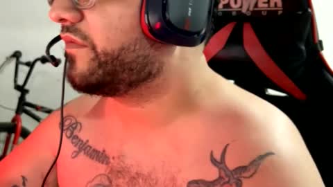 Leo Salvaje online show from 11-26-25, 04:35