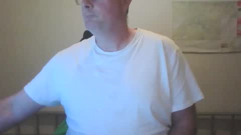 Snapshot of lerase40 chatting on 11-24-25, 02:39 homquisgode online show from 11-24-25, 02:39