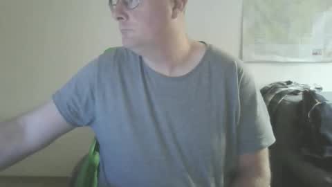 Snapshot of lerase40 chatting on 12-14-25, 09:36 homquisgode online show from 12-14-25, 09:36