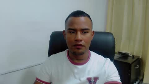 Snapshot of leroy_joness chatting on 04-09-26, 06:30 LEROY online show from 04-09-26, 06:30