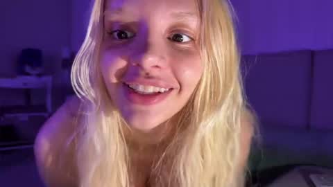 Snapshot of lesi_moonie chatting on 07-14-26, 12:35 Lesi Join my fanclub before use my fanmenu online show from 07-14-26, 12:35