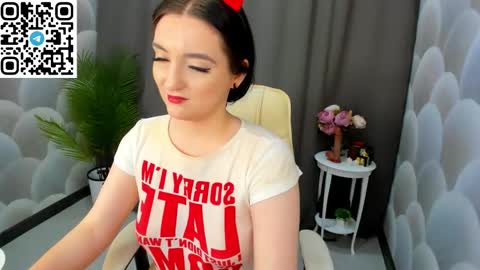 Snapshot of lesley_wins chatting on 11-15-25, 05:27 Lesley online show from 11-15-25, 05:27