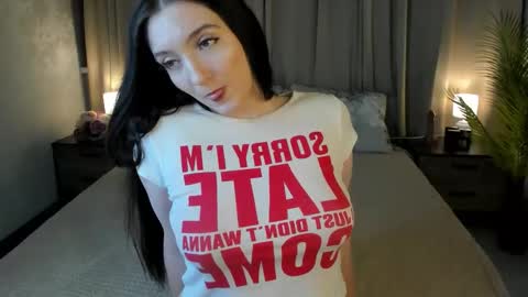 Snapshot of lesley_wins chatting on 11-21-25, 04:33 Lesley online show from 11-21-25, 04:33