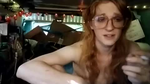 Snapshot of lesleygumgrass chatting on 05-13-26, 12:57 LesleyGumGrass- The Boring Trans girl online show from 05-13-26, 12:57