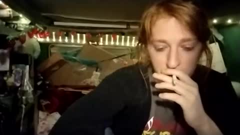 Snapshot of lesleygumgrass chatting on 05-15-26, 02:40 LesleyGumGrass- The Boring Trans girl online show from 05-15-26, 02:40