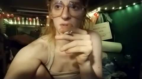 Snapshot of lesleygumgrass chatting on 06-08-26, 01:28 LesleyGumGrass- The Boring Trans girl online show from 06-08-26, 01:28