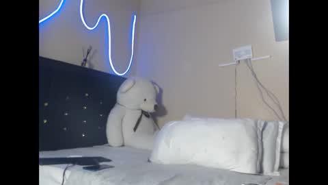 Snapshot of leslie_bebby2 chatting on 09-12-25, 11:15 leslie online show from 09-12-25, 11:15