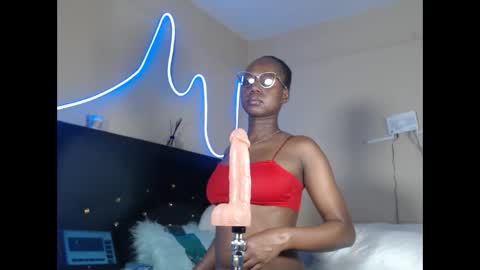 Snapshot of leslie_bebby2 chatting on 09-21-25, 06:20 leslie online show from 09-21-25, 06:20