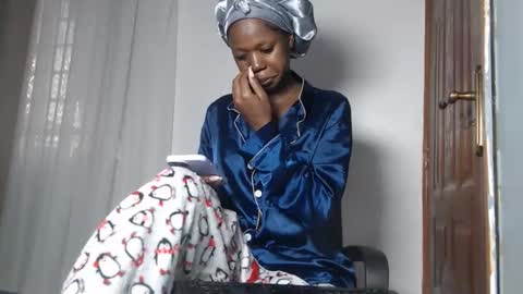 Snapshot of leslie_bebby2 chatting on 12-23-25, 06:22 leslie online show from 12-23-25, 06:22