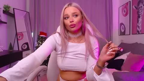 Snapshot of leslie_caronn chatting on 01-05-26, 05:27 Stacey online show from 01-05-26, 05:27