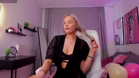 Snapshot of leslie_caronn chatting on 01-14-26, 07:36 Stacey online show from 01-14-26, 07:36