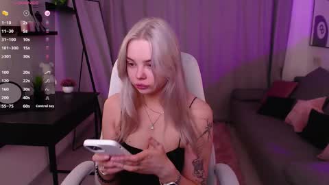 Snapshot of leslie_caronn chatting on 02-11-26, 08:19 Stacey online show from 02-11-26, 08:19