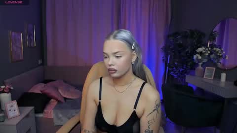 Snapshot of leslie_caronn chatting on 02-21-26, 07:53 Stacey online show from 02-21-26, 07:53