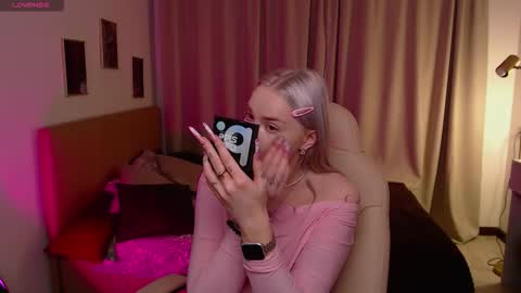 Snapshot of leslie_caronn chatting on 02-28-26, 07:42 Stacey online show from 02-28-26, 07:42