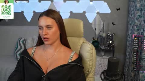 Snapshot of lesliekorfs chatting on 09-19-25, 07:47 LeslieKorfs online show from 09-19-25, 07:47