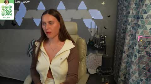 Snapshot of lesliekorfs chatting on 09-20-25, 10:22 LeslieKorfs online show from 09-20-25, 10:22