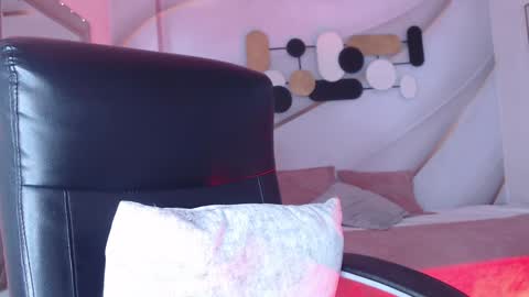 Snapshot of lessboobs_gh chatting on 12-12-24, 06:21 Less online show from 12-12-24, 06:21