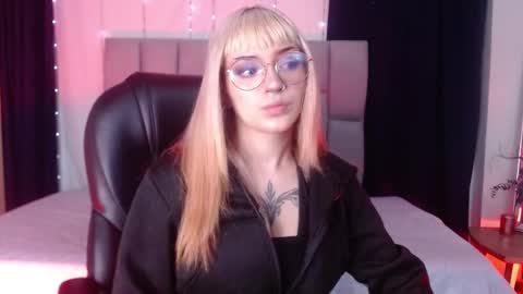 Snapshot of lessboobs_gh chatting on 02-09-25, 11:14 Less online show from 02-09-25, 11:14
