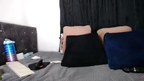 Snapshot of lessliee chatting on 02-11-25, 04:44 lessliee online show from 02-11-25, 04:44