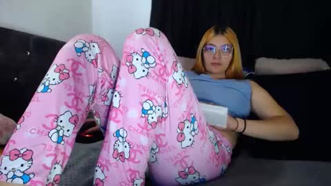 Snapshot of lessliee chatting on 03-10-25, 02:50 lessliee online show from 03-10-25, 02:50