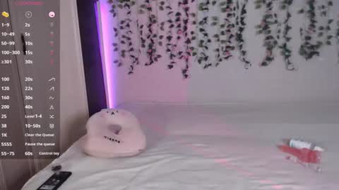 Snapshot of lessy_lasska chatting on 07-26-26, 03:36 Lessy online show from 07-26-26, 03:36