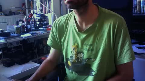 Snapshot of lestat_82 chatting on 11-12-25, 10:15 Vampiro Diurno online show from 11-12-25, 10:15