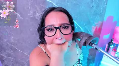 Snapshot of leticia__lyn chatting on 07-11-26, 08:22 leticia online show from 07-11-26, 08:22