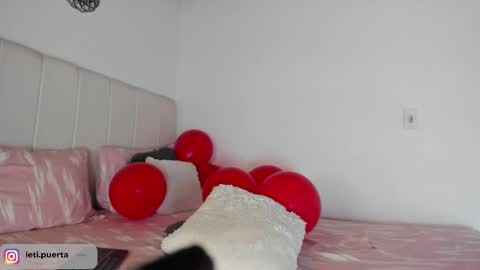 Snapshot of leticiaroldan chatting on 02-14-25, 11:20 Leticia online show from 02-14-25, 11:20