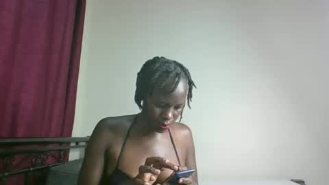 Snapshot of lettipetite56 chatting on 10-12-25, 10:14 letti online show from 10-12-25, 10:14