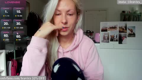 LeaVixx online show from 12-23-24, 11:36