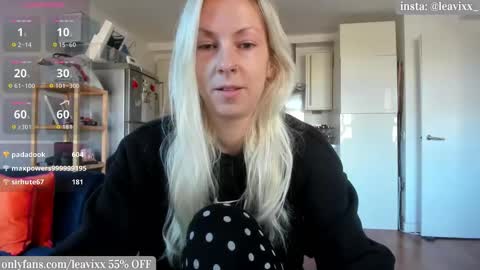 LeaVixx online show from 10-30-25, 09:55