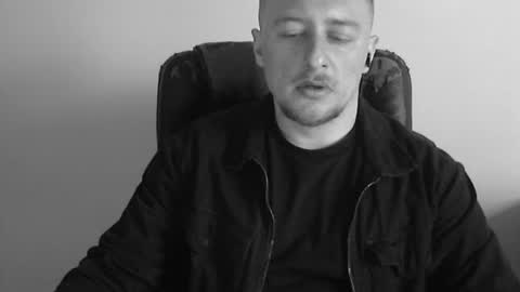 Snapshot of lev1ngston chatting on 04-06-26, 04:32 lev1ngston online show from 04-06-26, 04:32