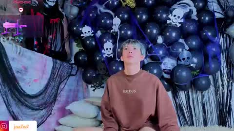 Levi  online show from 10-17-25, 02:52