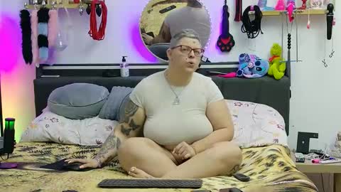 Snapshot of lexi2810 chatting on 12-02-25, 07:03 Lexi und Lex online show from 12-02-25, 07:03