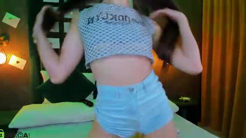 Snapshot of lexi_split chatting on 07-22-26, 02:03 Lexi GTM2 MonWedThurSatSun 1000am-400pm online show from 07-22-26, 02:03
