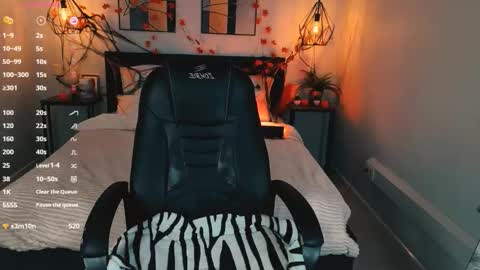 Lexy - Follow me online show from 10-18-25, 06:48