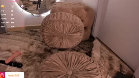 Snapshot of lexie_red chatting on 02-20-25, 12:52 LEXIE online show from 02-20-25, 12:52