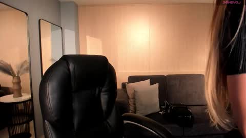 Snapshot of lexiewayne chatting on 10-16-25, 09:27 Lexie online show from 10-16-25, 09:27