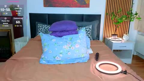 Lexi online show from 12-14-25, 04:23