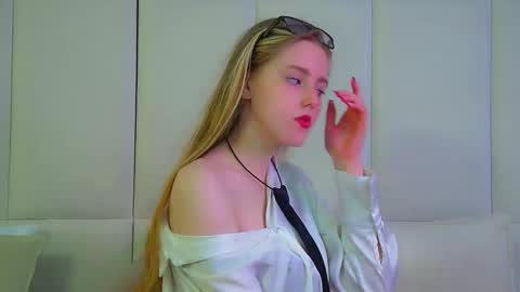 Snapshot of lexireadway chatting on 09-30-25, 08:19 Lexi online show from 09-30-25, 08:19