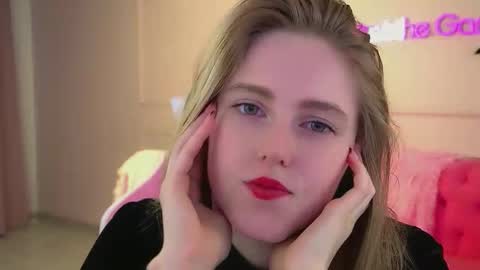 Snapshot of lexireadway chatting on 10-14-25, 06:47 Lexi online show from 10-14-25, 06:47