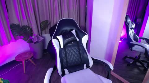 lexy_storm_18 online show from 04-14-26, 08:04