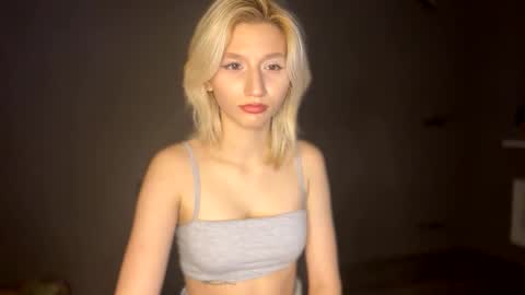 Leya online show from 11-27-25, 08:22